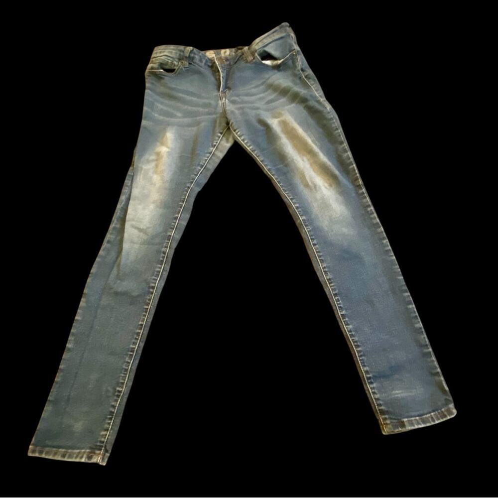 Stylish Women's Skinny Jeans in Faded Blue